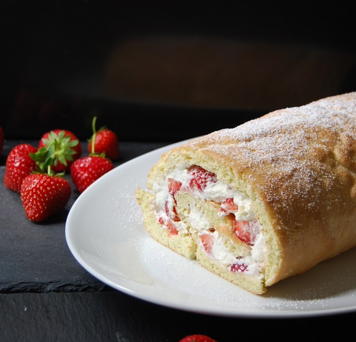 Strawberry roulade 1