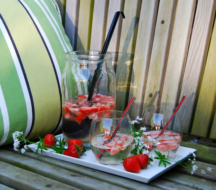 When the first rays of the sun hit the garden it is time for a May punch