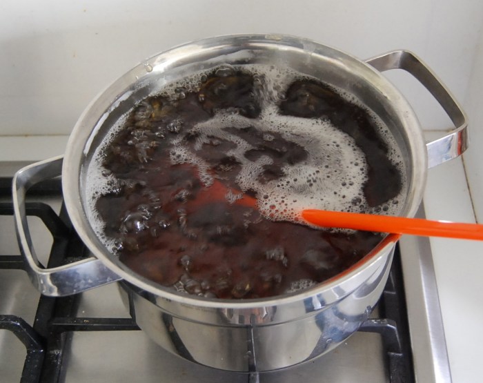 Boiling the sugar