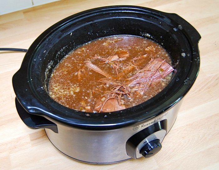 The slow-cooked meat after 7 hours: ready to use!