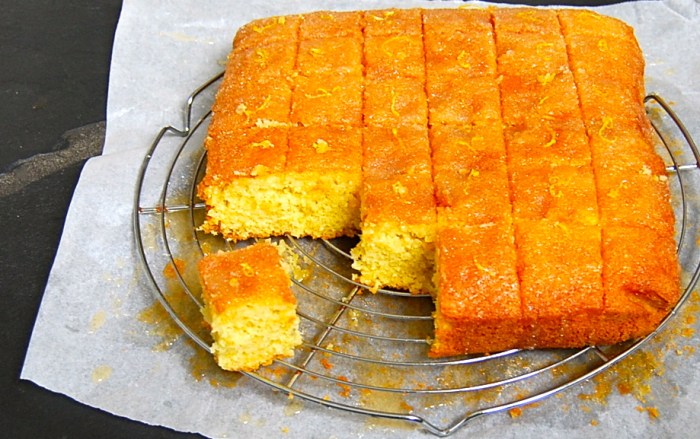 Lemon drizzle traybake