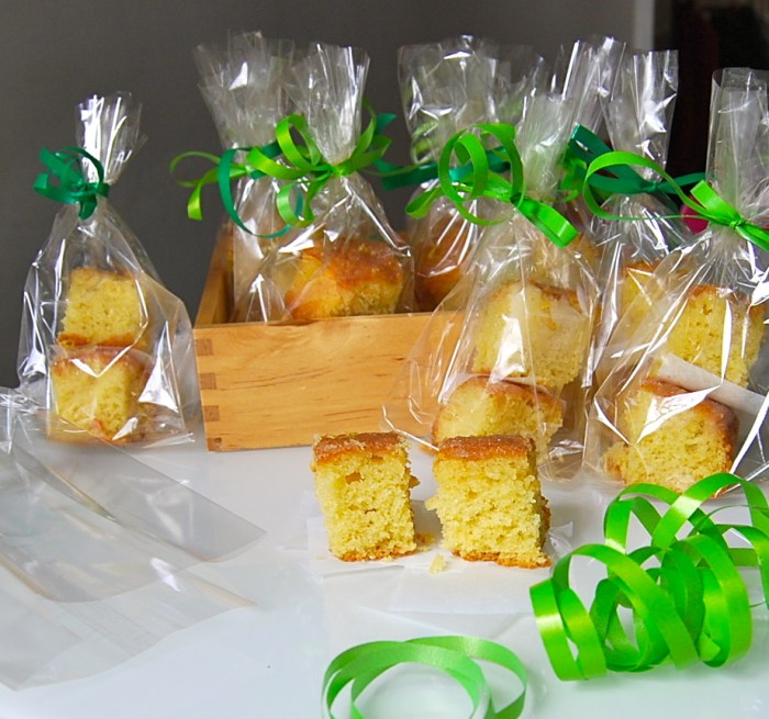 Lemon drizzle traybake