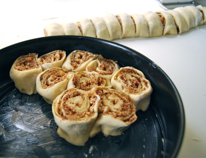 Chelsea buns in spring form