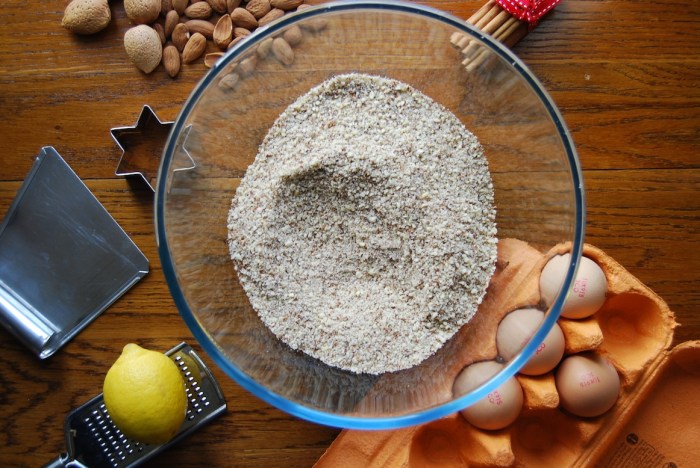 Cinnamon stars ground almonds