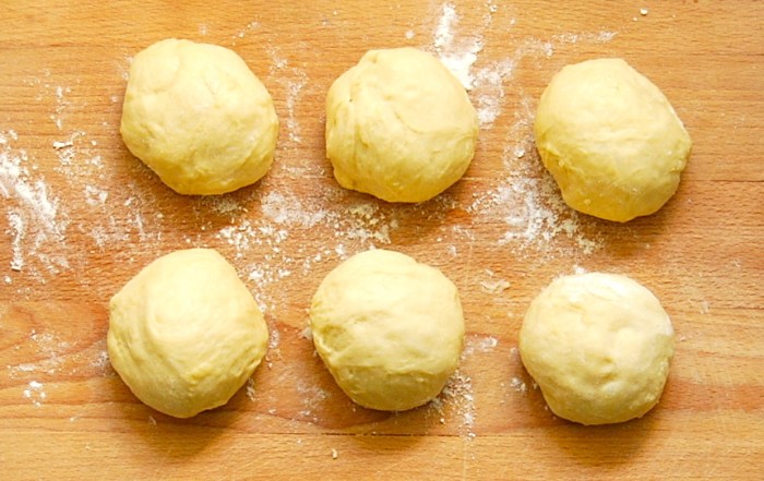Dampfnudeln dough balls