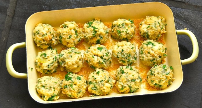 Semmelknödel ready to boil