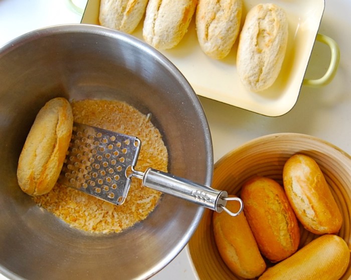 Semmelknödel removing crust