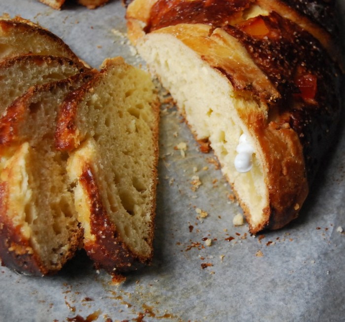 Rosca de Reyes hidden Jesus