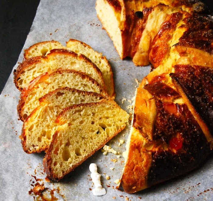 Rosca de Reyes slices