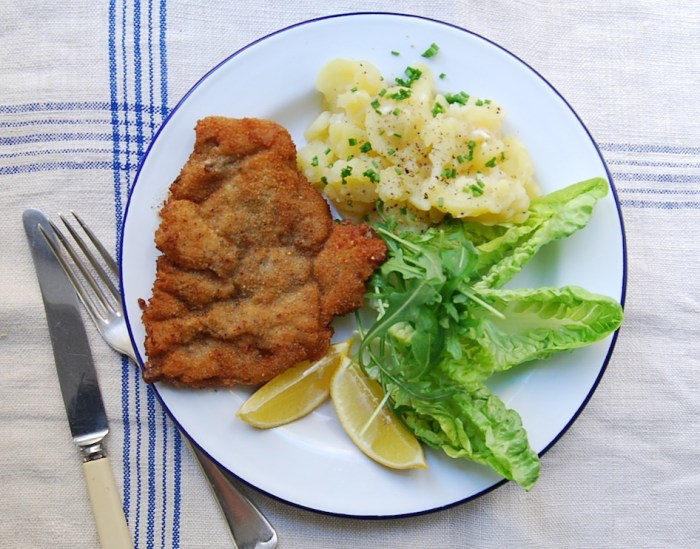 Wiener Schnitzel serve
