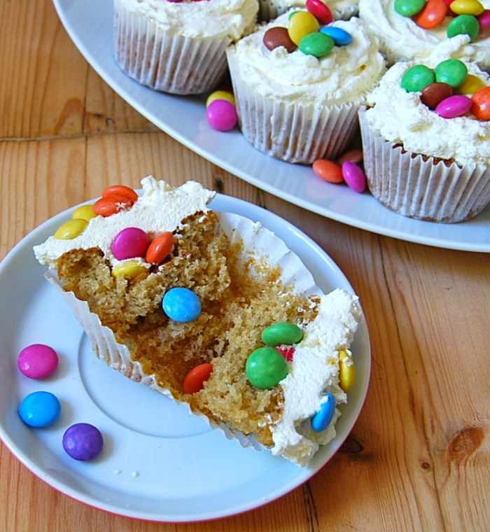 Pinata cupcake open