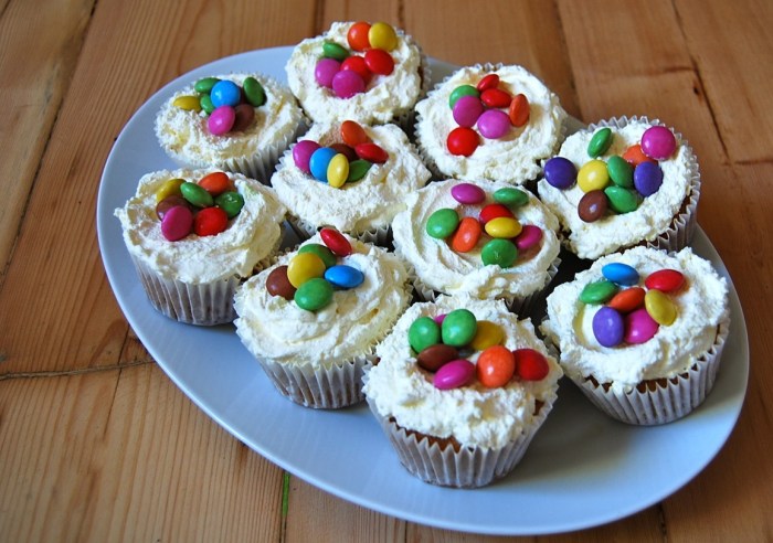 Pinata cupcakes 2