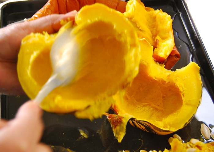spooning out pumpkin 1